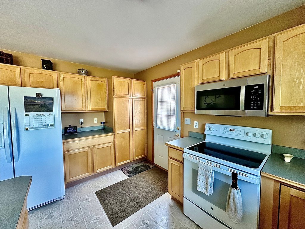 Ennis, Montana, 59729, United States, 5 Bedrooms Bedrooms, ,3 BathroomsBathrooms,Residential,Forsale,1986986