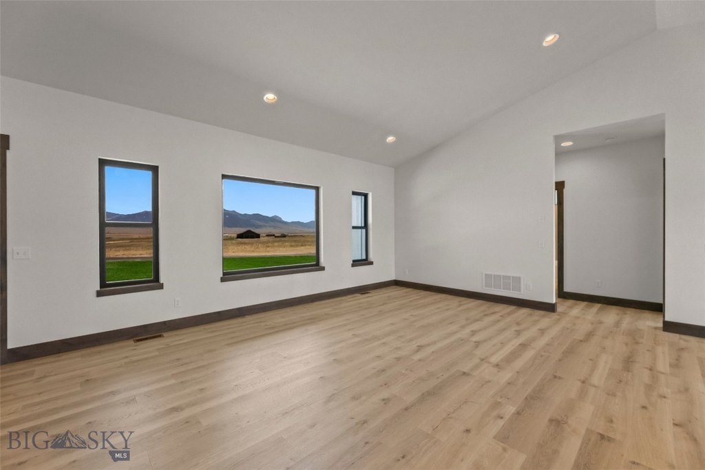Ennis, Montana, 59729, United States, 3 Bedrooms Bedrooms, ,2 BathroomsBathrooms,Residential,Forsale,1915016