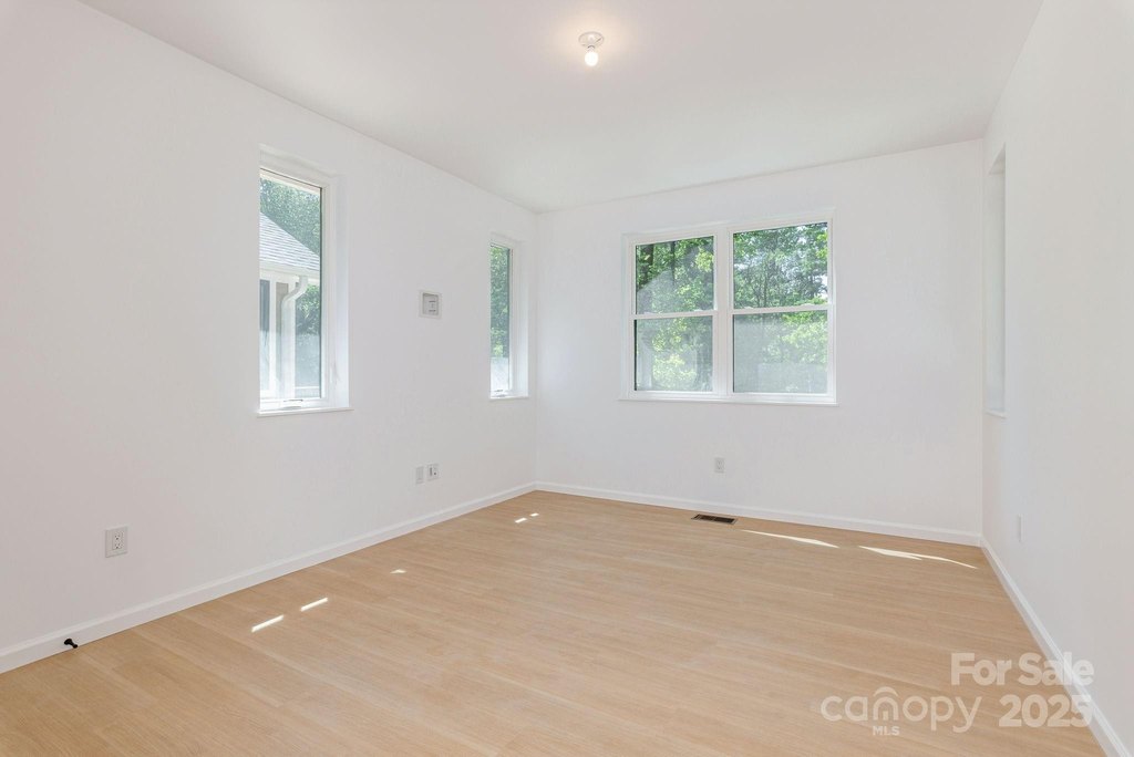 Flat Rock, North Carolina, 28731, United States, 3 Bedrooms Bedrooms, ,2 BathroomsBathrooms,Residential,Forsale,1904887