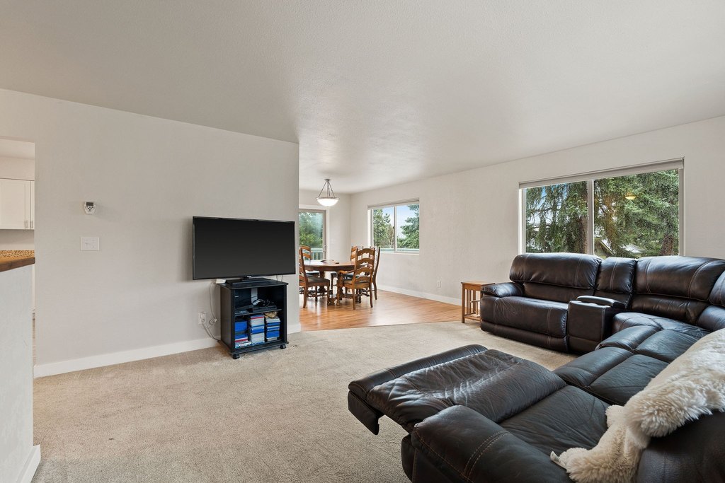 Bigfork, Montana, 59911, United States, 5 Bedrooms Bedrooms, ,3 BathroomsBathrooms,Residential,Forsale,1986975