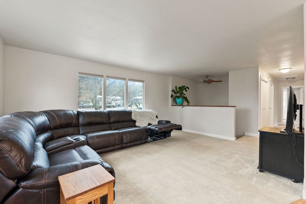 Bigfork, Montana, 59911, United States, 5 Bedrooms Bedrooms, ,3 BathroomsBathrooms,Residential,Forsale,1986975