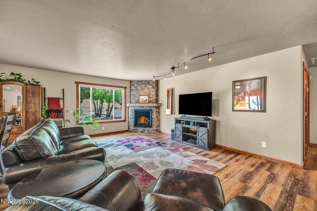 Reno, Nevada, 89521, United States, 3 Bedrooms Bedrooms, ,2 BathroomsBathrooms,Residential,Forsale,1907844