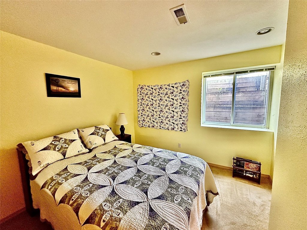 Ennis, Montana, 59729, United States, 5 Bedrooms Bedrooms, ,3 BathroomsBathrooms,Residential,Forsale,1986986