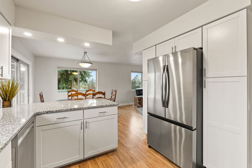 Bigfork, Montana, 59911, United States, 5 Bedrooms Bedrooms, ,3 BathroomsBathrooms,Residential,Forsale,1986975