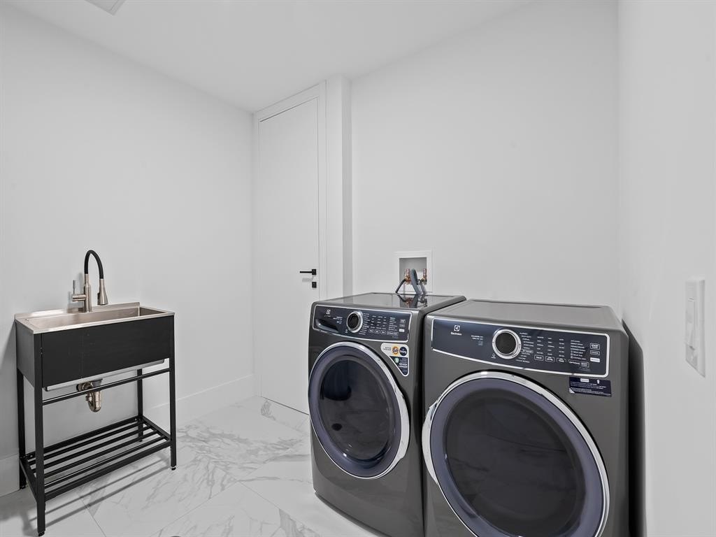 Fort Lauderdale, Florida, 33301, United States, 3 Bedrooms Bedrooms, ,3.5 BathroomsBathrooms,Residential,Forsale,2004496