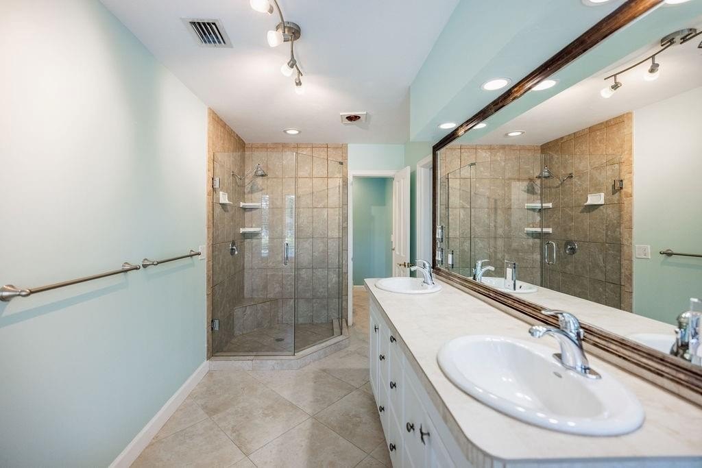 Lighthouse Point, Florida, 33064, United States, 4 Bedrooms Bedrooms, ,4 BathroomsBathrooms,Residential,Forsale,1884543