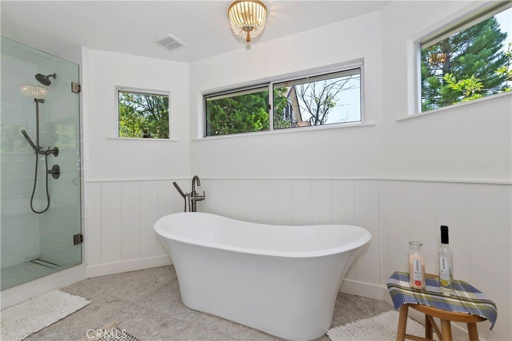 Lake Arrowhead, California, 92352, United States, 4 Bedrooms Bedrooms, ,5 BathroomsBathrooms,Residential,Forsale,1886297