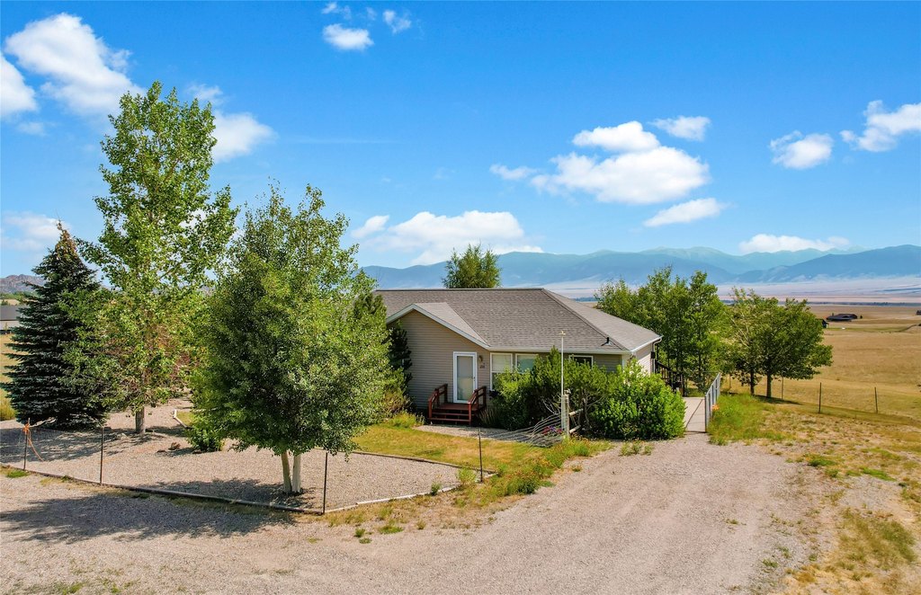 Ennis, Montana, 59729, United States, 5 Bedrooms Bedrooms, ,3 BathroomsBathrooms,Residential,Forsale,1986986