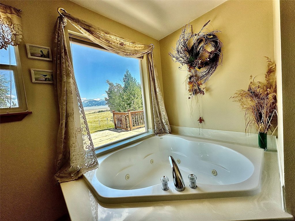 Ennis, Montana, 59729, United States, 5 Bedrooms Bedrooms, ,3 BathroomsBathrooms,Residential,Forsale,1986986