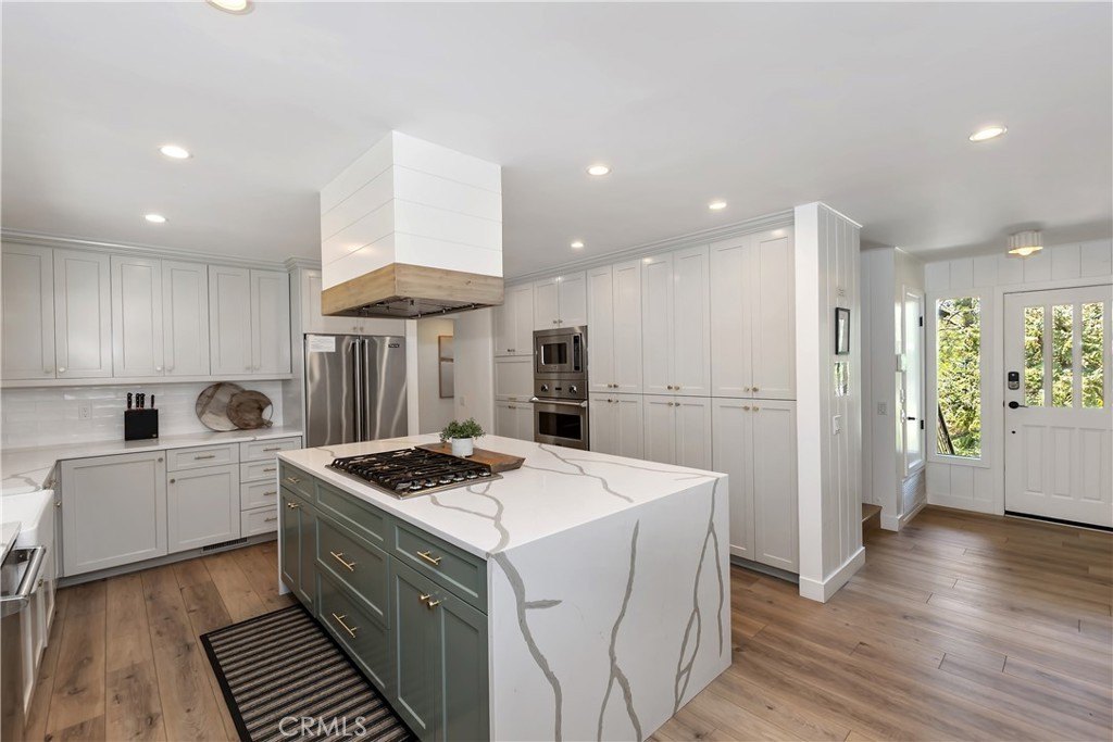 Lake Arrowhead, California, 92352, United States, 4 Bedrooms Bedrooms, ,5 BathroomsBathrooms,Residential,Forsale,1886297