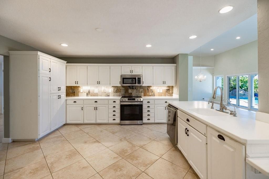 Lighthouse Point, Florida, 33064, United States, 4 Bedrooms Bedrooms, ,4 BathroomsBathrooms,Residential,Forsale,1884543