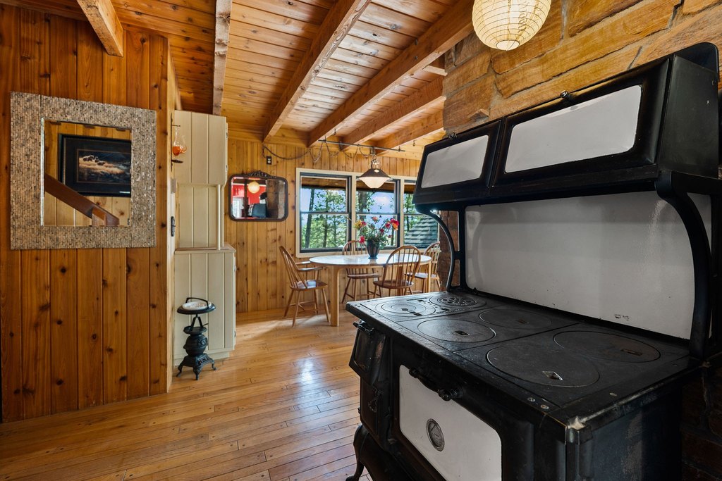 Whitefish, Montana, 59937, United States, 4 Bedrooms Bedrooms, ,2.5 BathroomsBathrooms,Residential,Forsale,1894897