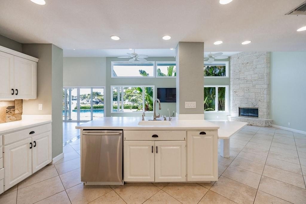 Lighthouse Point, Florida, 33064, United States, 4 Bedrooms Bedrooms, ,4 BathroomsBathrooms,Residential,Forsale,1884543