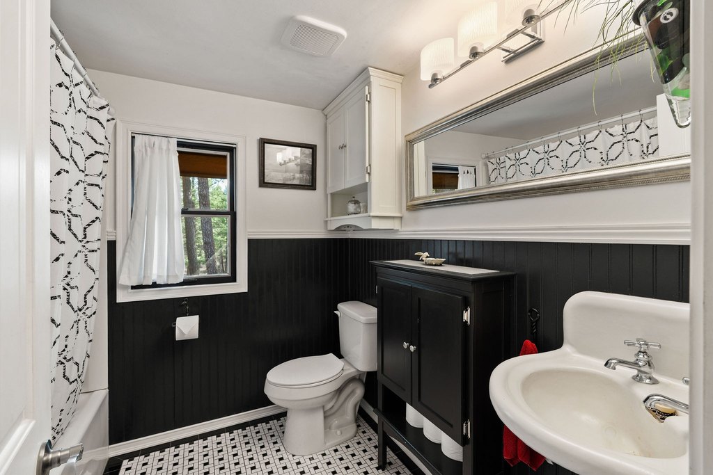 Whitefish, Montana, 59937, United States, 4 Bedrooms Bedrooms, ,2.5 BathroomsBathrooms,Residential,Forsale,1894897