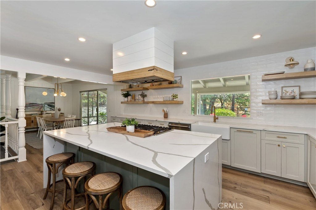 Lake Arrowhead, California, 92352, United States, 4 Bedrooms Bedrooms, ,5 BathroomsBathrooms,Residential,Forsale,1886297