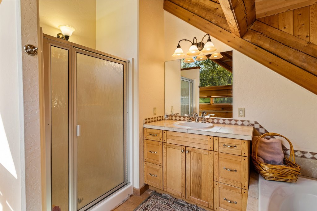 Polson, Montana, 59860, United States, 5 Bedrooms Bedrooms, ,2.5 BathroomsBathrooms,Residential,Forsale,1914950