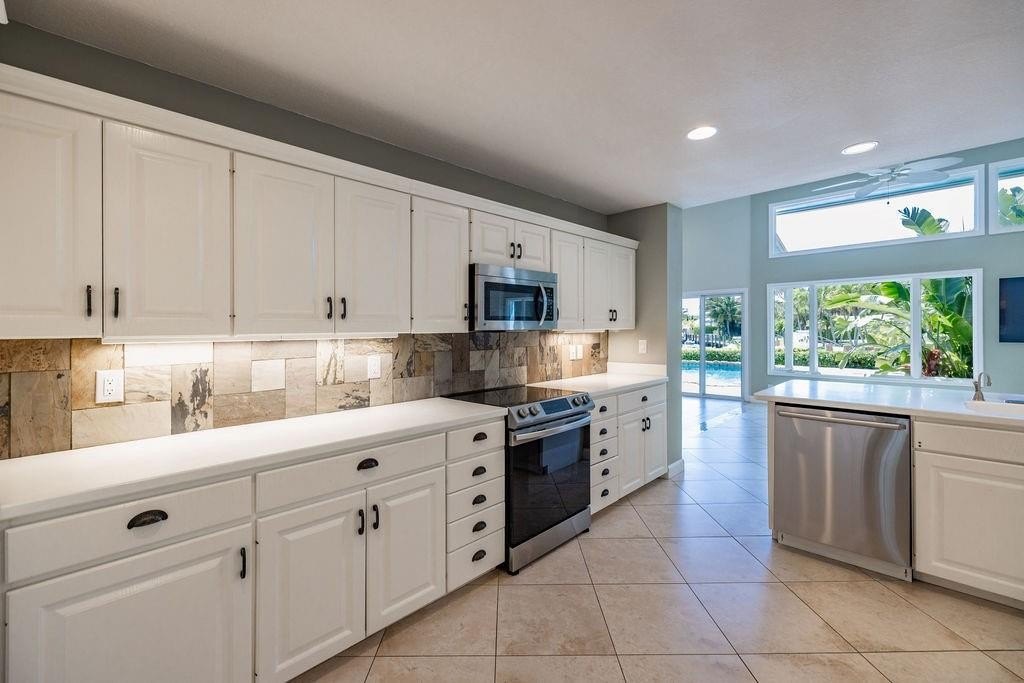 Lighthouse Point, Florida, 33064, United States, 4 Bedrooms Bedrooms, ,4 BathroomsBathrooms,Residential,Forsale,1884543