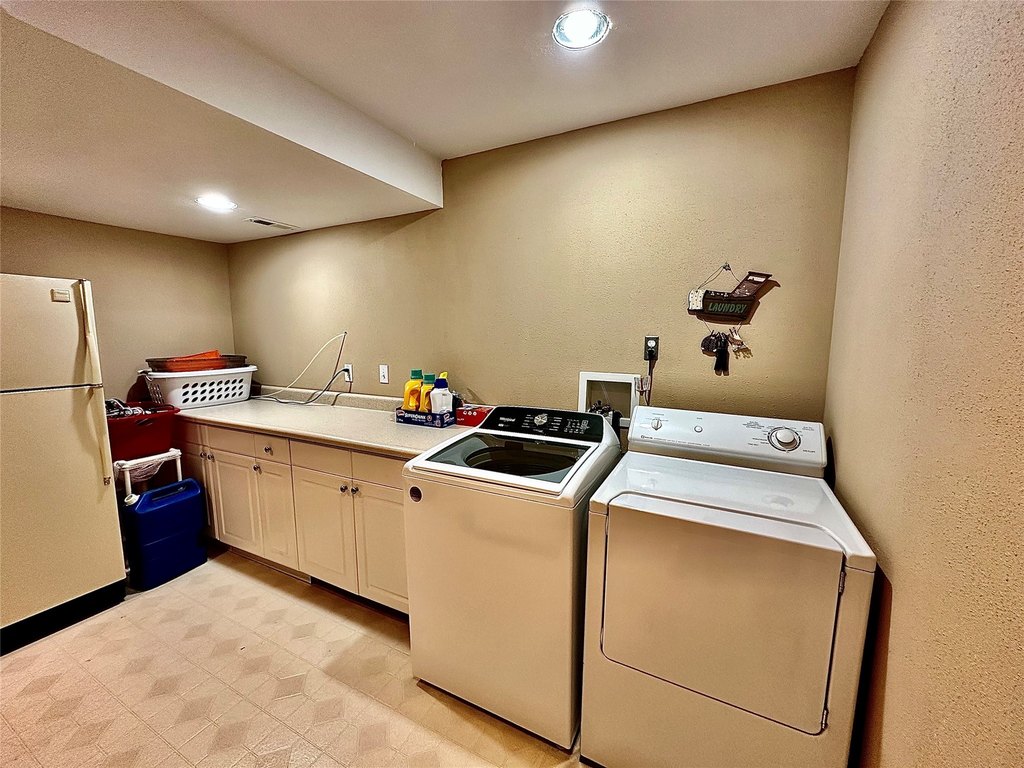 Ennis, Montana, 59729, United States, 5 Bedrooms Bedrooms, ,3 BathroomsBathrooms,Residential,Forsale,1986986