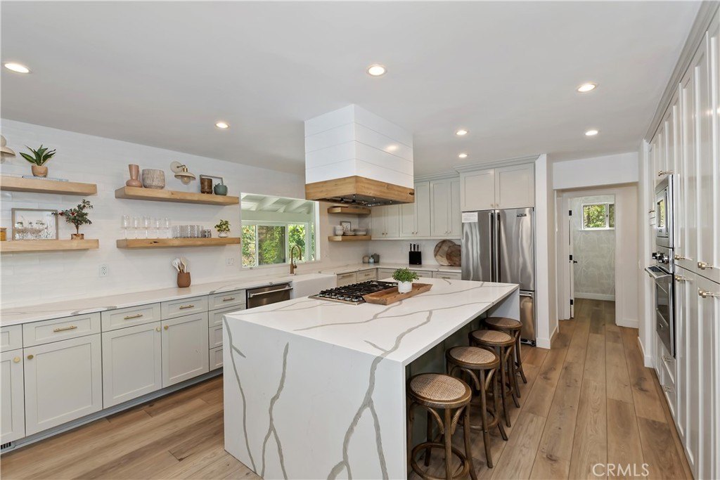 Lake Arrowhead, California, 92352, United States, 4 Bedrooms Bedrooms, ,5 BathroomsBathrooms,Residential,Forsale,1886297