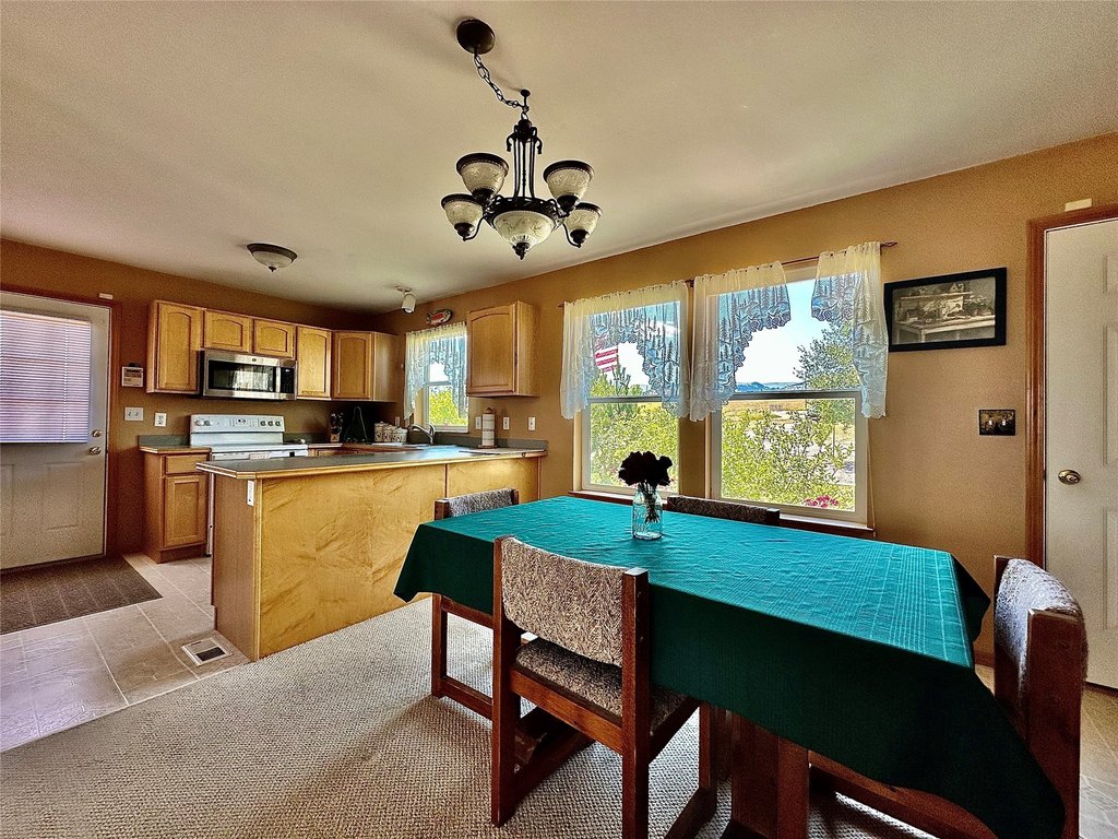 Ennis, Montana, 59729, United States, 5 Bedrooms Bedrooms, ,3 BathroomsBathrooms,Residential,Forsale,1986986