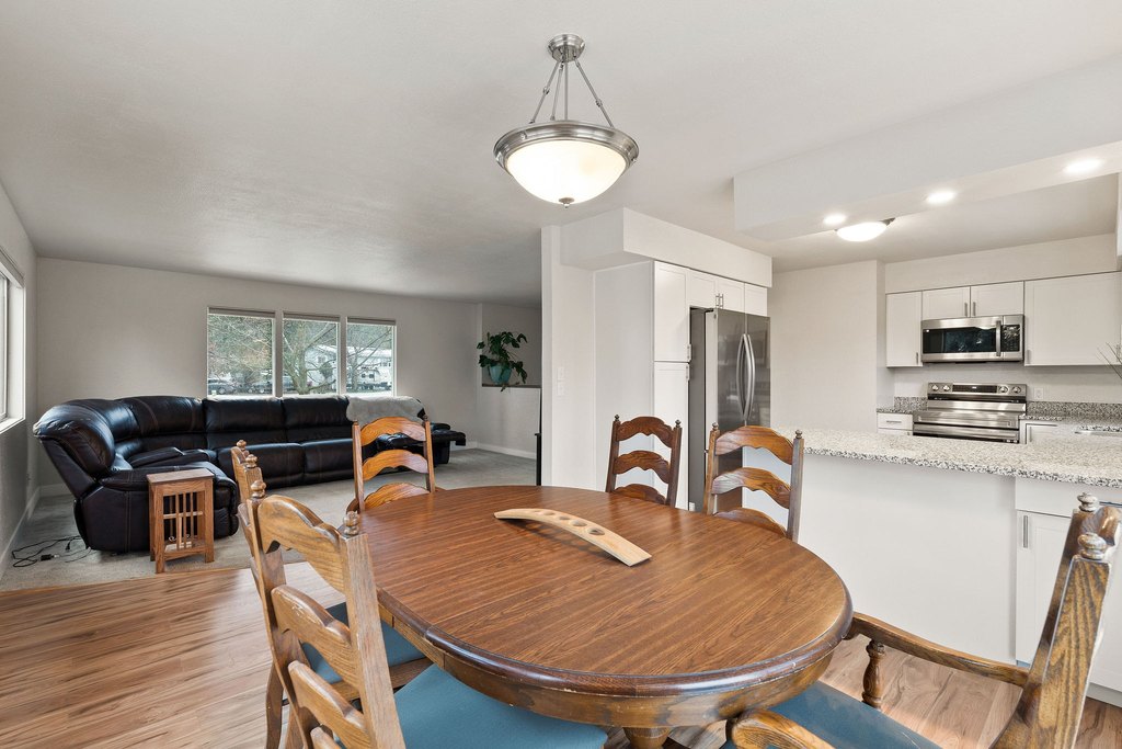 Bigfork, Montana, 59911, United States, 5 Bedrooms Bedrooms, ,3 BathroomsBathrooms,Residential,Forsale,1986975