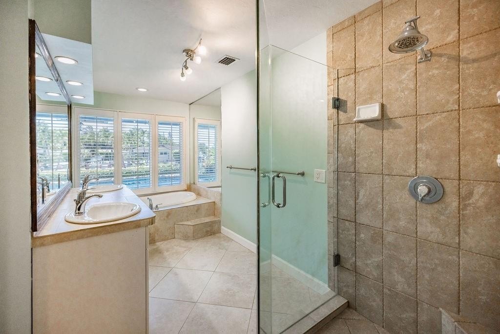 Lighthouse Point, Florida, 33064, United States, 4 Bedrooms Bedrooms, ,4 BathroomsBathrooms,Residential,Forsale,1884543