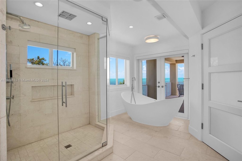 Key Largo, Florida, 33037, United States, 4 Bedrooms Bedrooms, ,3.5 BathroomsBathrooms,Residential,Forsale,1944347
