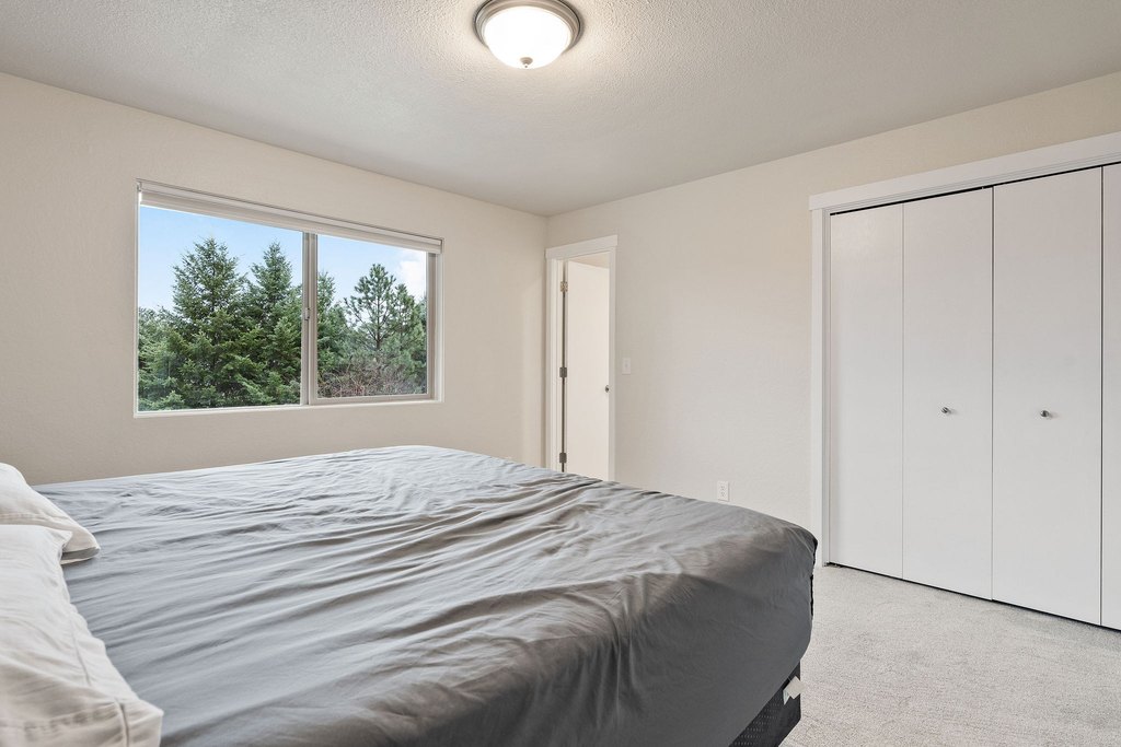 Bigfork, Montana, 59911, United States, 5 Bedrooms Bedrooms, ,3 BathroomsBathrooms,Residential,Forsale,1986975