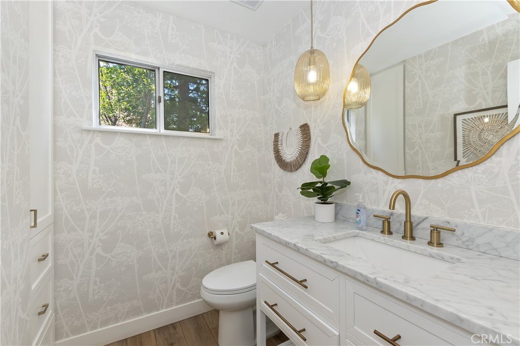 Lake Arrowhead, California, 92352, United States, 4 Bedrooms Bedrooms, ,5 BathroomsBathrooms,Residential,Forsale,1886297