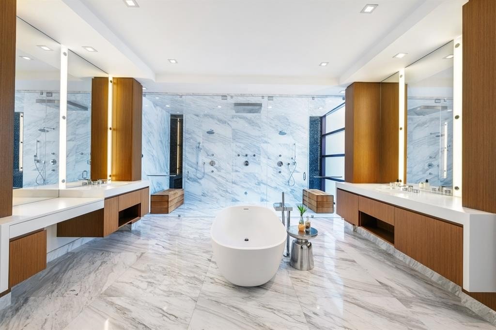 Fort Lauderdale, Florida, 33301, United States, 7 Bedrooms Bedrooms, ,7.5 BathroomsBathrooms,Residential,Forsale,1884538