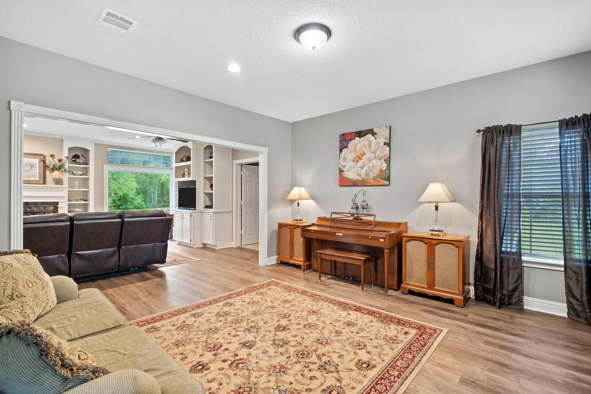 Needville, Texas, 77461, United States, 5 Bedrooms Bedrooms, ,3 BathroomsBathrooms,Residential,Forsale,1910025