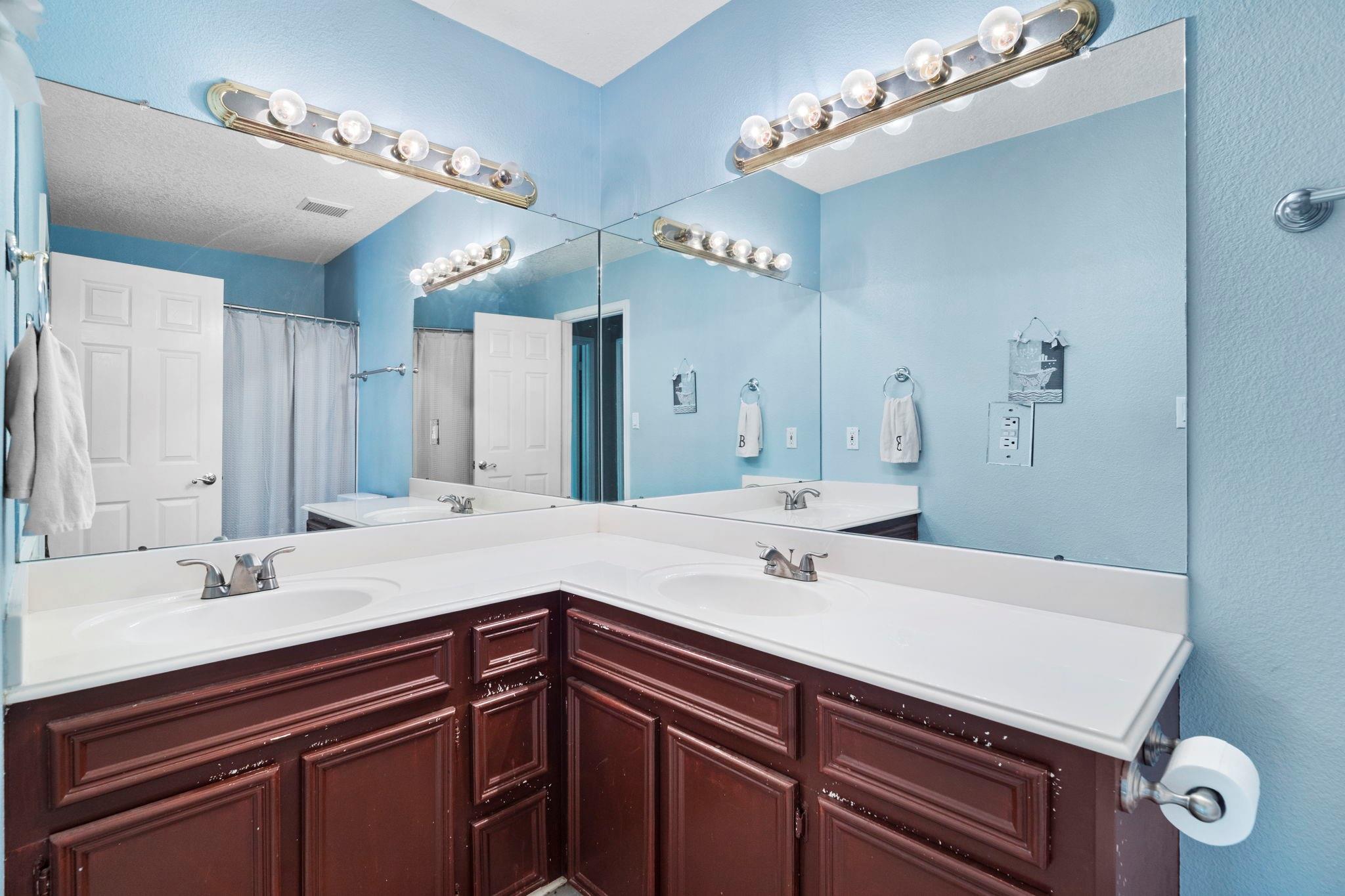 Needville, Texas, 77461, United States, 5 Bedrooms Bedrooms, ,3 BathroomsBathrooms,Residential,Forsale,1910025