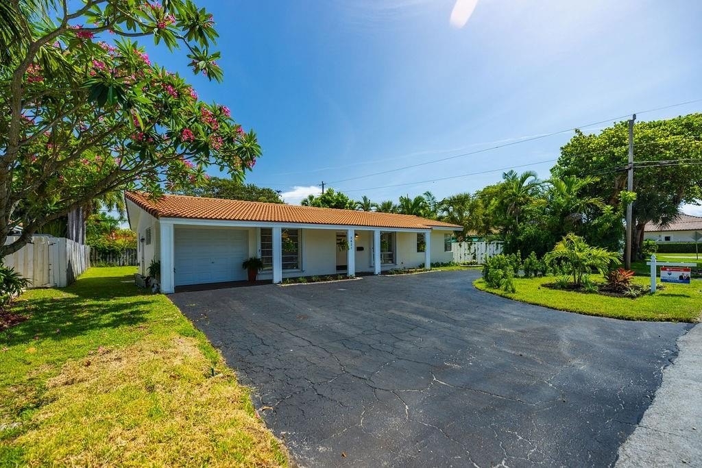 Lighthouse Point, Florida, 33064, United States, 2 Bedrooms Bedrooms, ,2 BathroomsBathrooms,Residential,Forsale,1884544