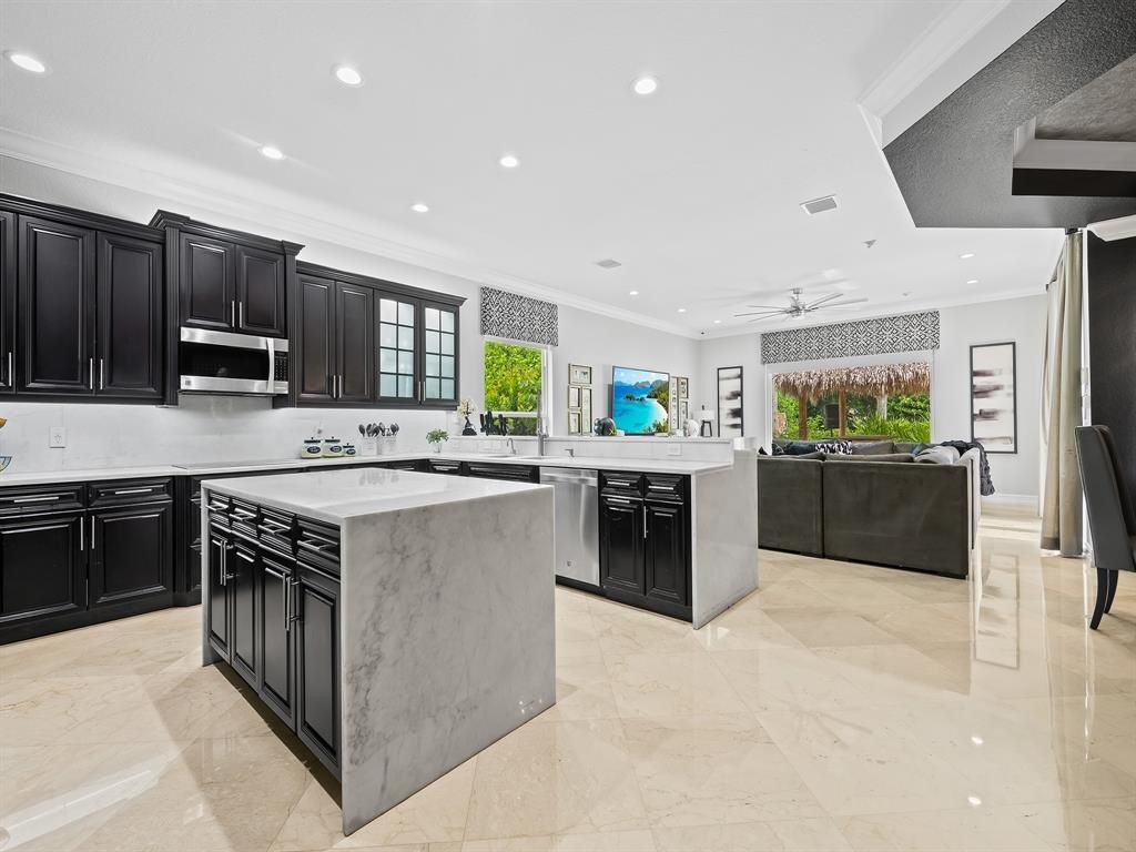 Davie, Florida, 33328, United States, 6 Bedrooms Bedrooms, ,5.5 BathroomsBathrooms,Residential,Forsale,1903980
