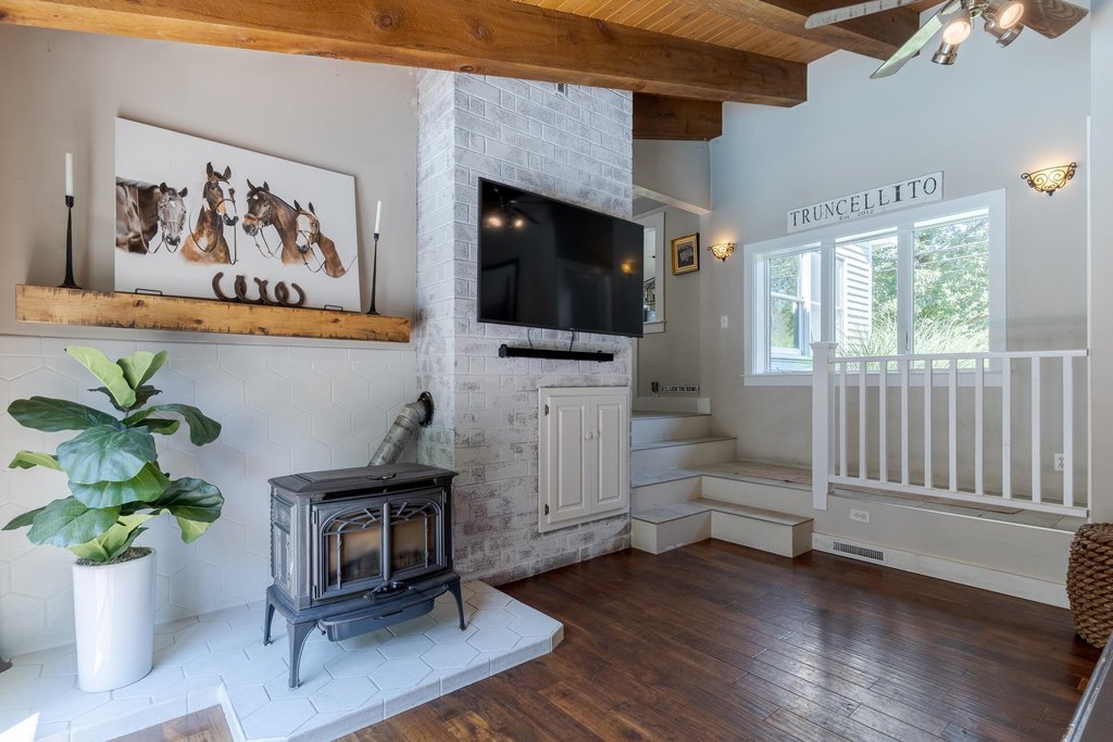 Hampton Falls, New Hampshire, 03844, United States, 3 Bedrooms Bedrooms, ,2 BathroomsBathrooms,Residential,Forsale,1934014