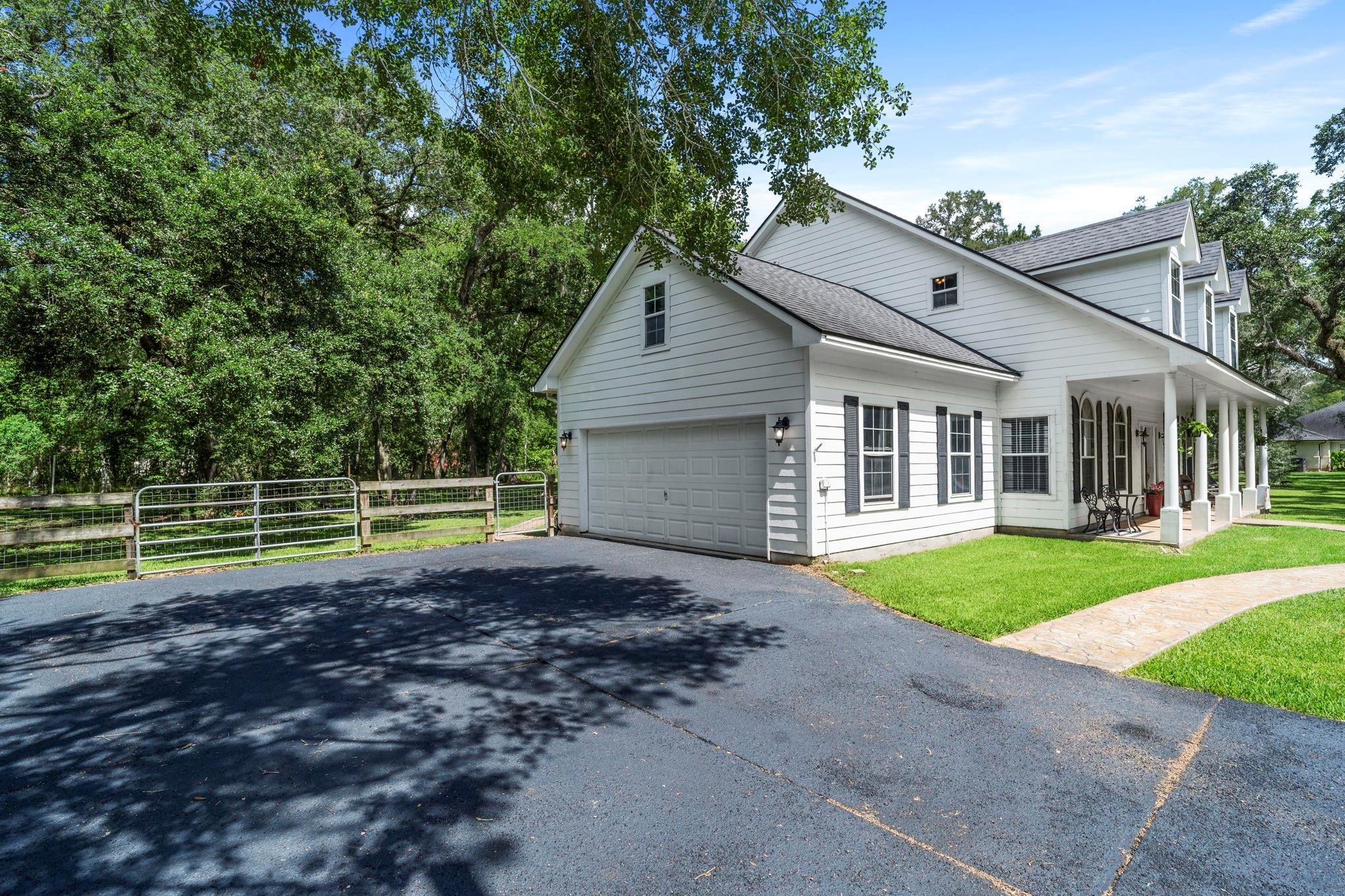 Needville, Texas, 77461, United States, 5 Bedrooms Bedrooms, ,3 BathroomsBathrooms,Residential,Forsale,1910025