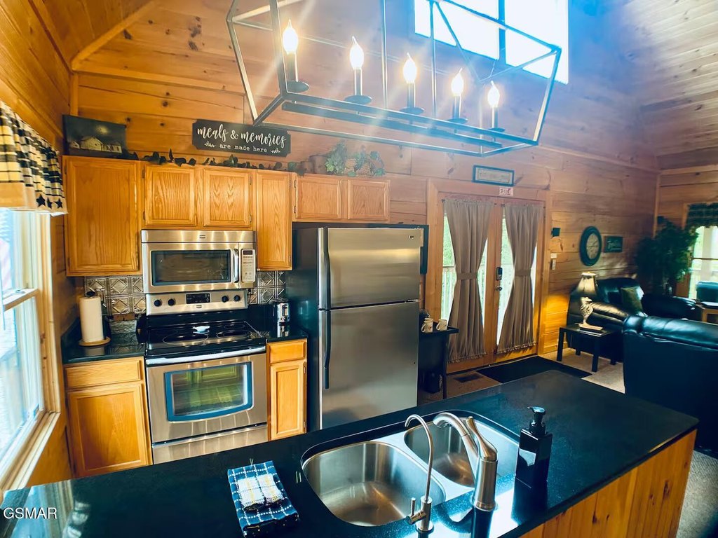 Sevierville, Tennessee, 37876, United States, 3 Bedrooms Bedrooms, ,2.5 BathroomsBathrooms,Residential,Forsale,1942425
