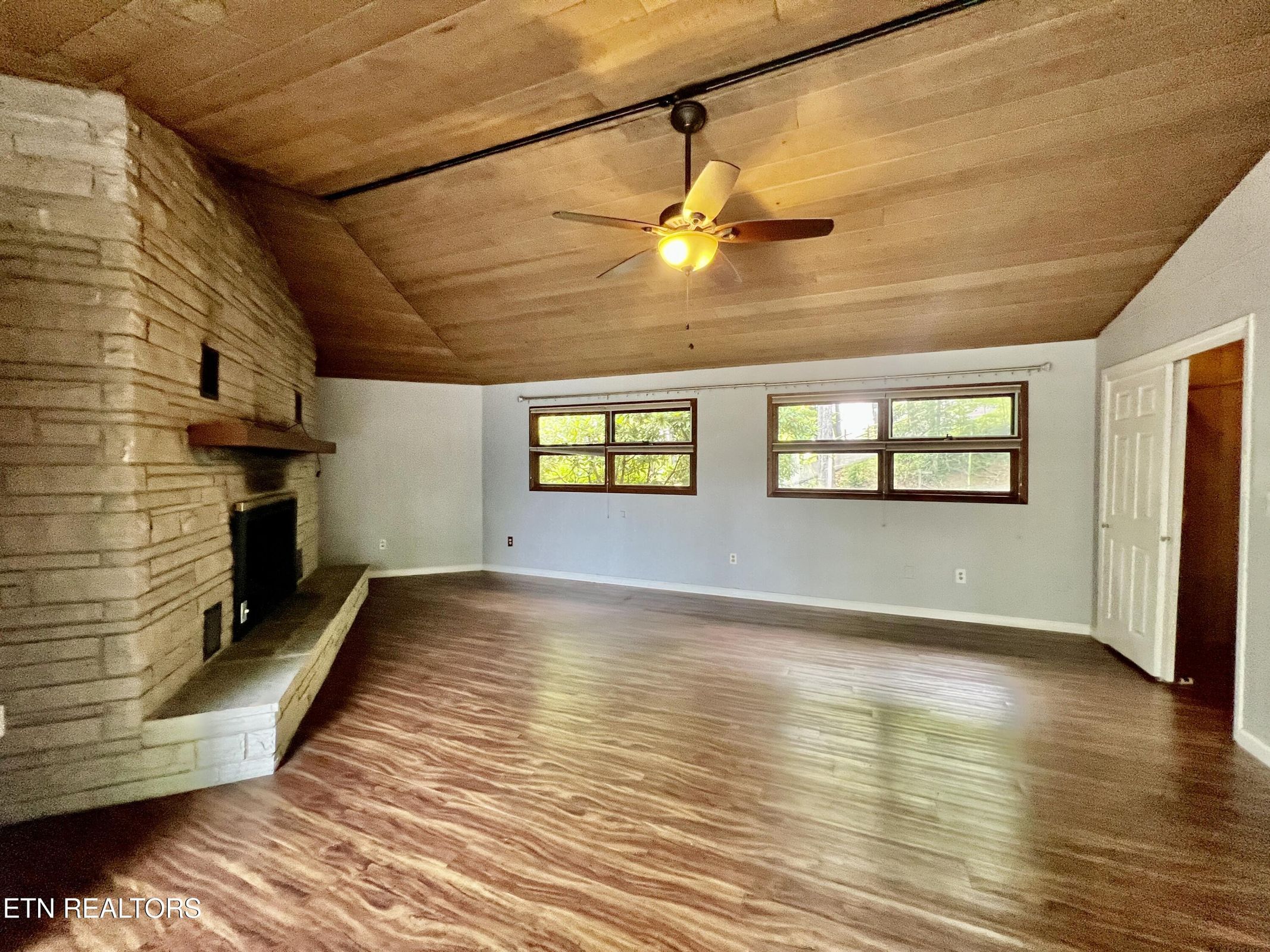 Sevierville, Tennessee, 37876, United States, 3 Bedrooms Bedrooms, ,2 BathroomsBathrooms,Residential,Forsale,1893772