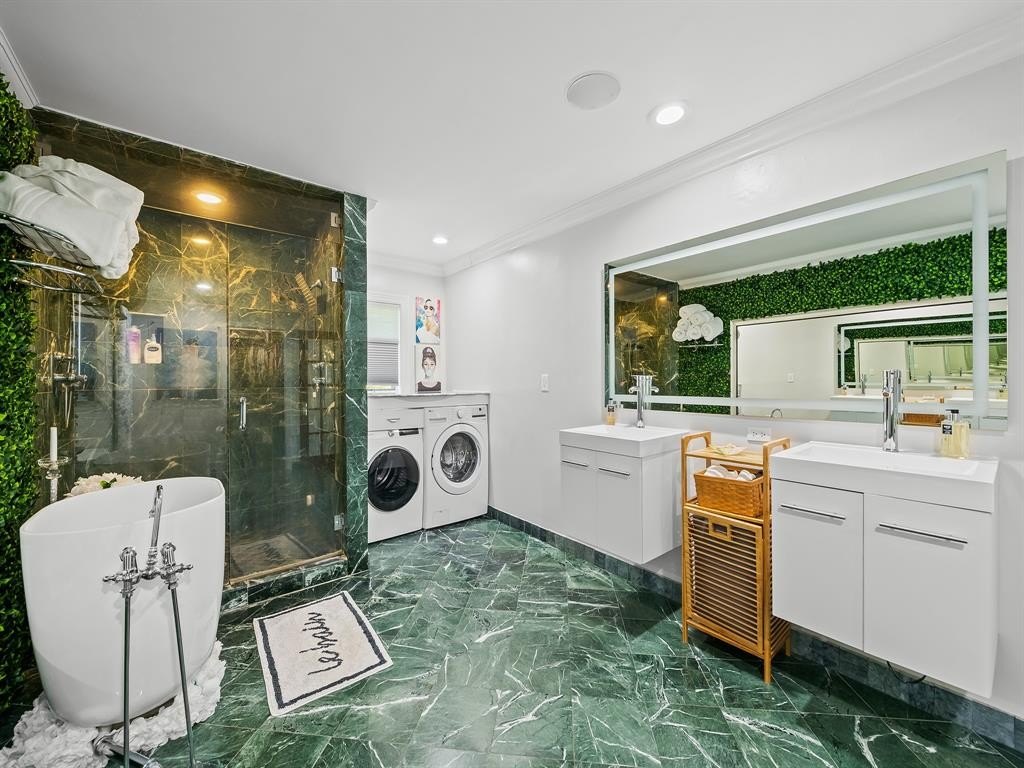Fort Lauderdale, Florida, 33301, United States, 4 Bedrooms Bedrooms, ,3 BathroomsBathrooms,Residential,Forsale,1884603
