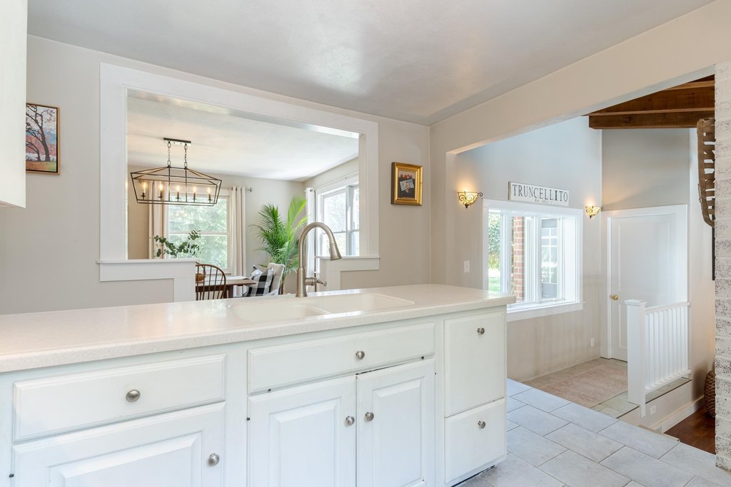 Hampton Falls, New Hampshire, 03844, United States, 3 Bedrooms Bedrooms, ,2 BathroomsBathrooms,Residential,Forsale,1934014