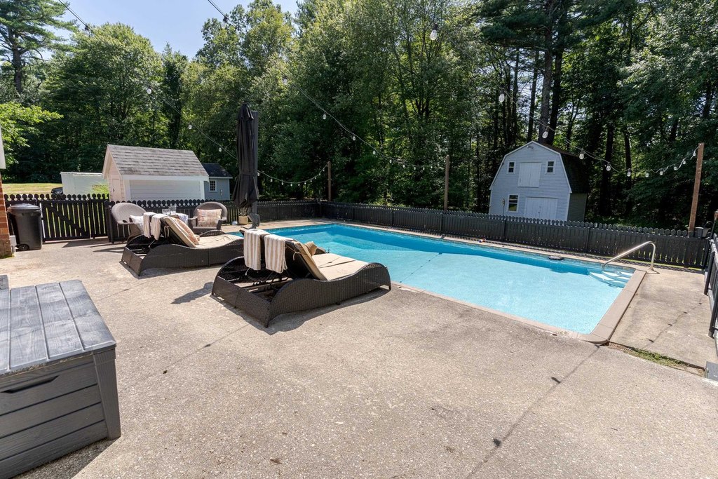 Hampton Falls, New Hampshire, 03844, United States, 3 Bedrooms Bedrooms, ,2 BathroomsBathrooms,Residential,Forsale,1934014
