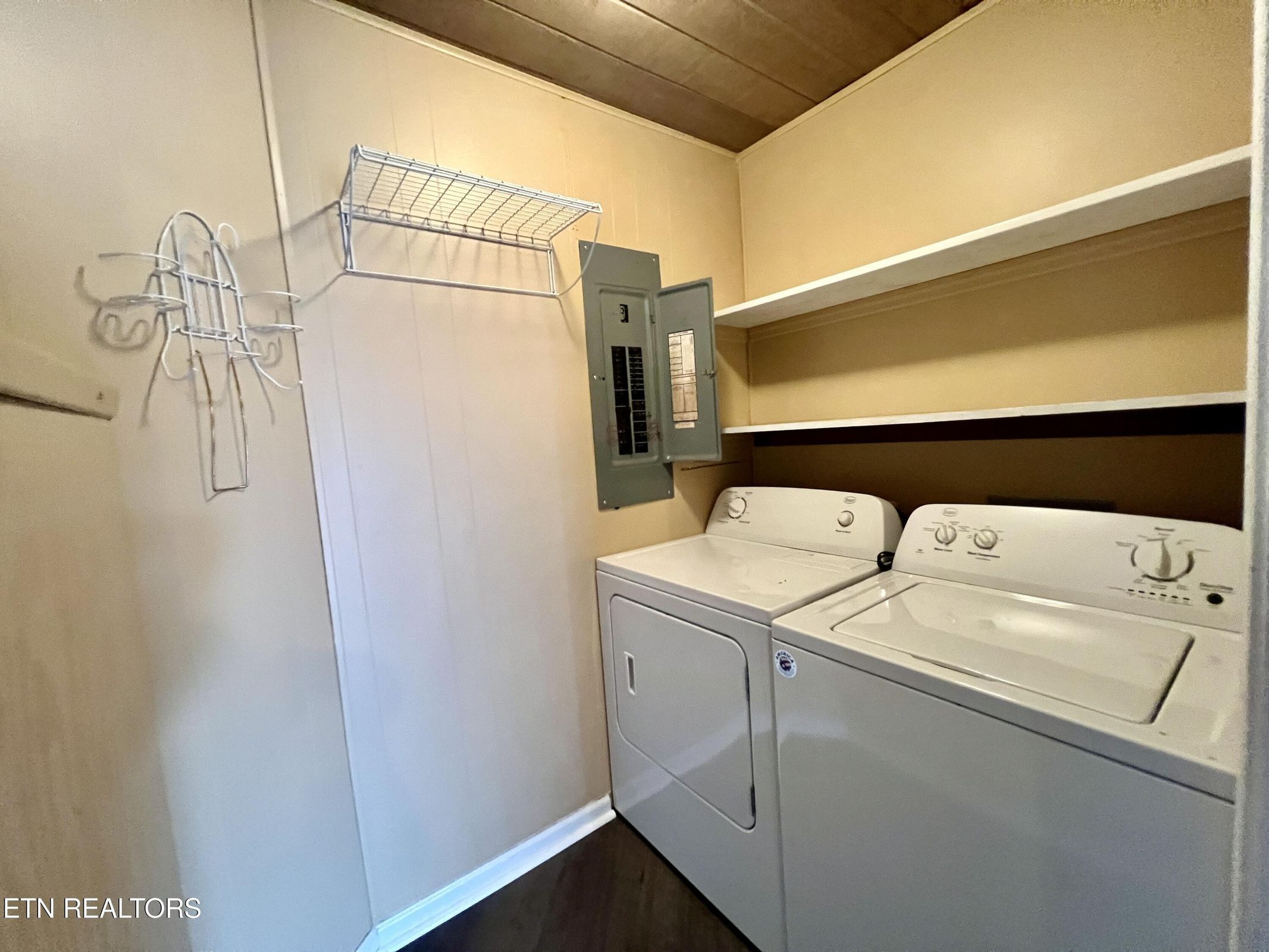 Sevierville, Tennessee, 37876, United States, 3 Bedrooms Bedrooms, ,2 BathroomsBathrooms,Residential,Forsale,1893772