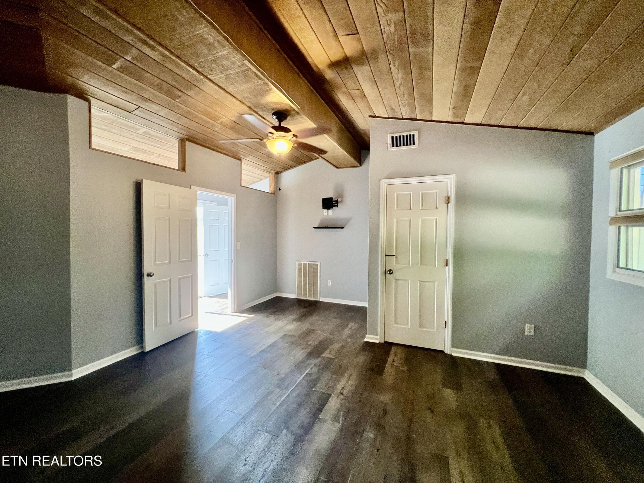 Sevierville, Tennessee, 37876, United States, 3 Bedrooms Bedrooms, ,2 BathroomsBathrooms,Residential,Forsale,1893772