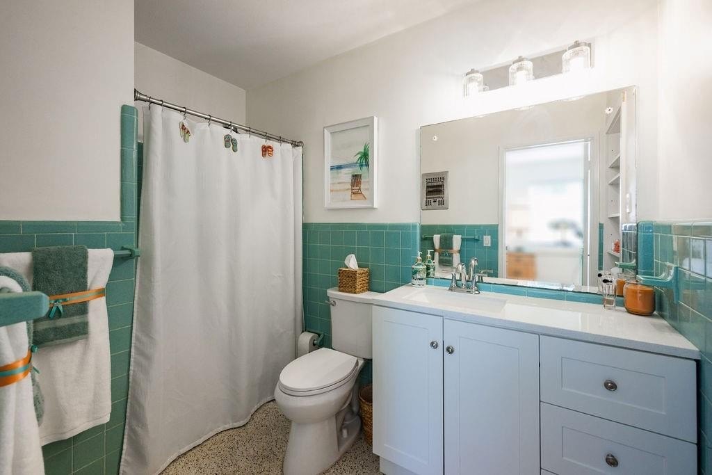 Lighthouse Point, Florida, 33064, United States, 2 Bedrooms Bedrooms, ,2 BathroomsBathrooms,Residential,Forsale,1884544