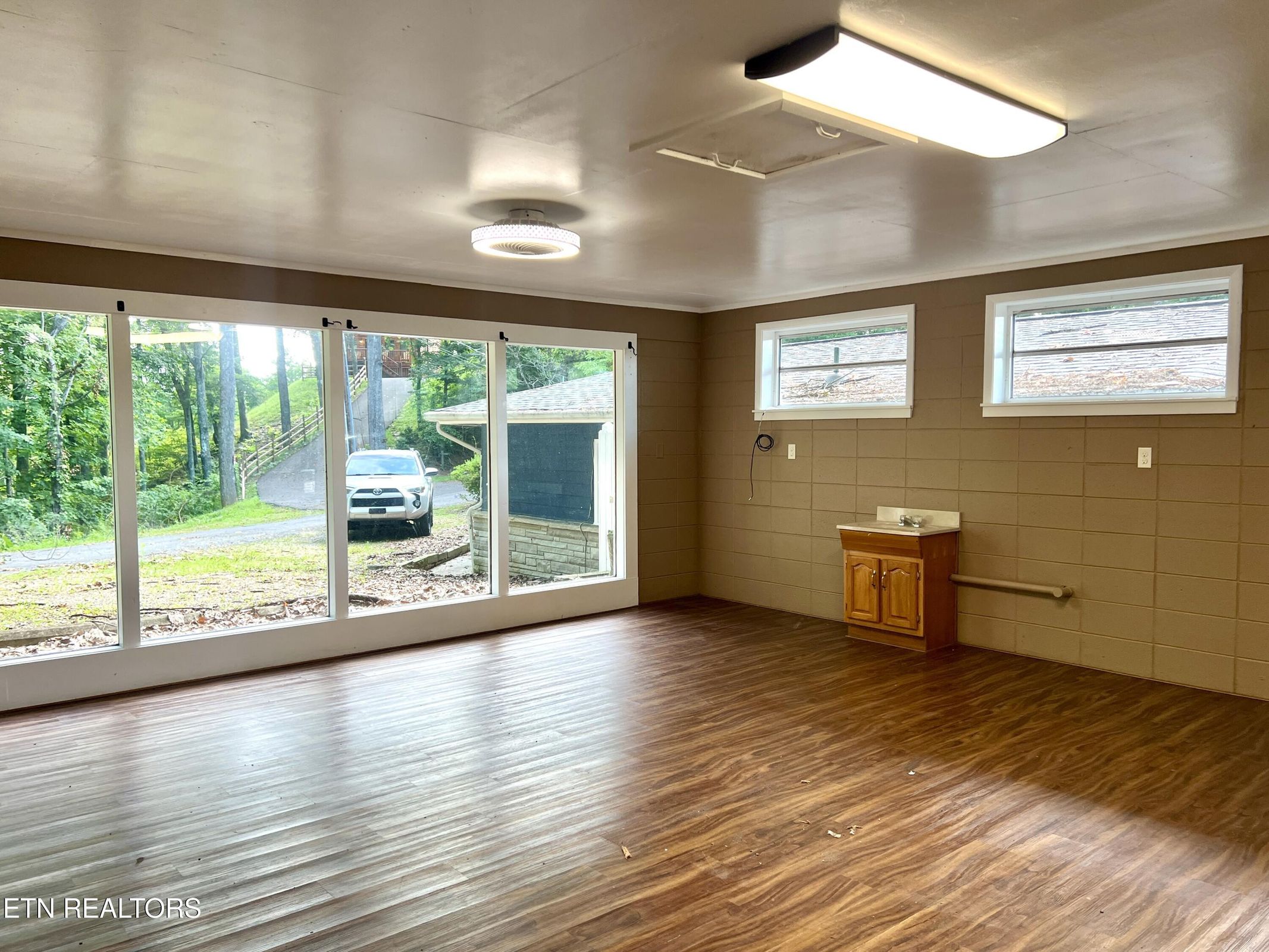 Sevierville, Tennessee, 37876, United States, 3 Bedrooms Bedrooms, ,2 BathroomsBathrooms,Residential,Forsale,1893772