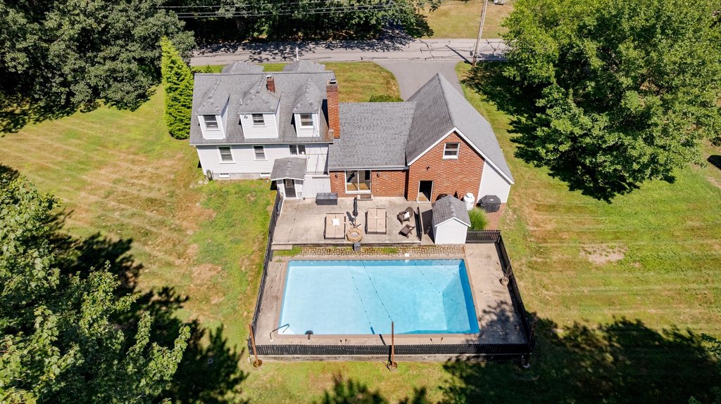 Hampton Falls, New Hampshire, 03844, United States, 3 Bedrooms Bedrooms, ,2 BathroomsBathrooms,Residential,Forsale,1934014