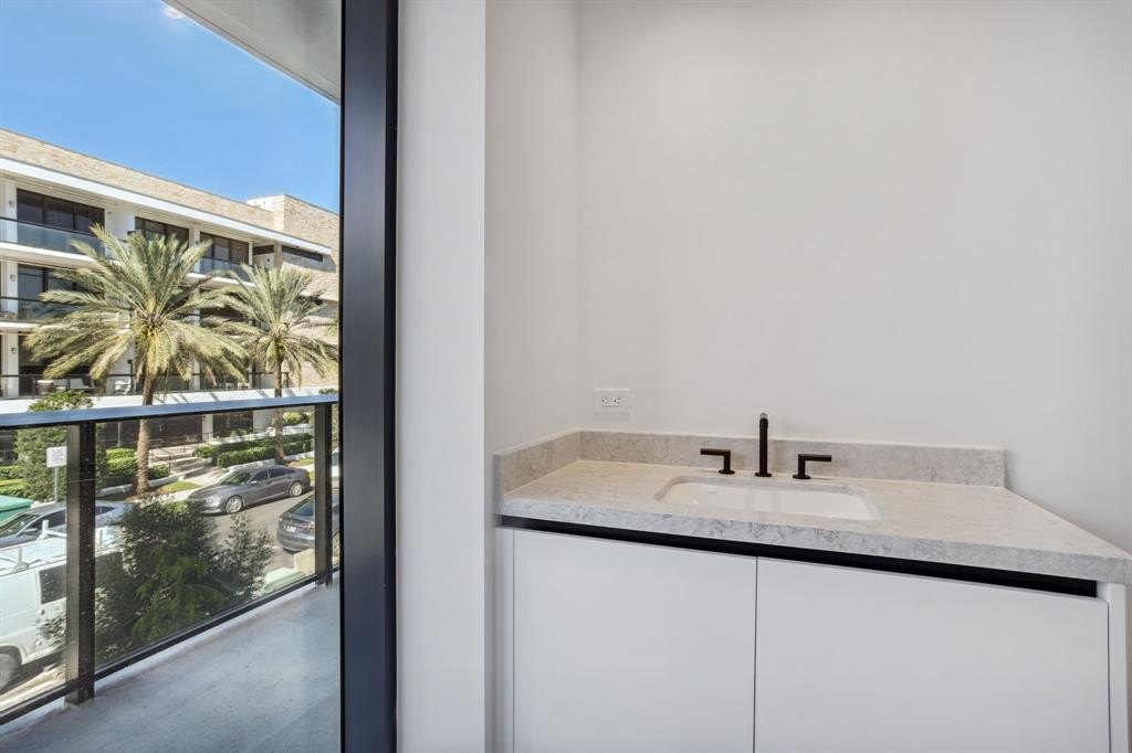 Fort Lauderdale, Florida, 33301, United States, 3 Bedrooms Bedrooms, ,3.5 BathroomsBathrooms,Residential,Forsale,2004497