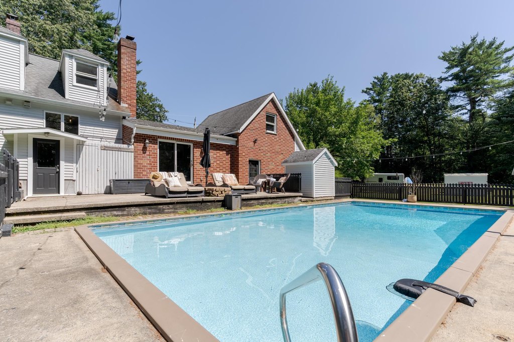 Hampton Falls, New Hampshire, 03844, United States, 3 Bedrooms Bedrooms, ,2 BathroomsBathrooms,Residential,Forsale,1934014