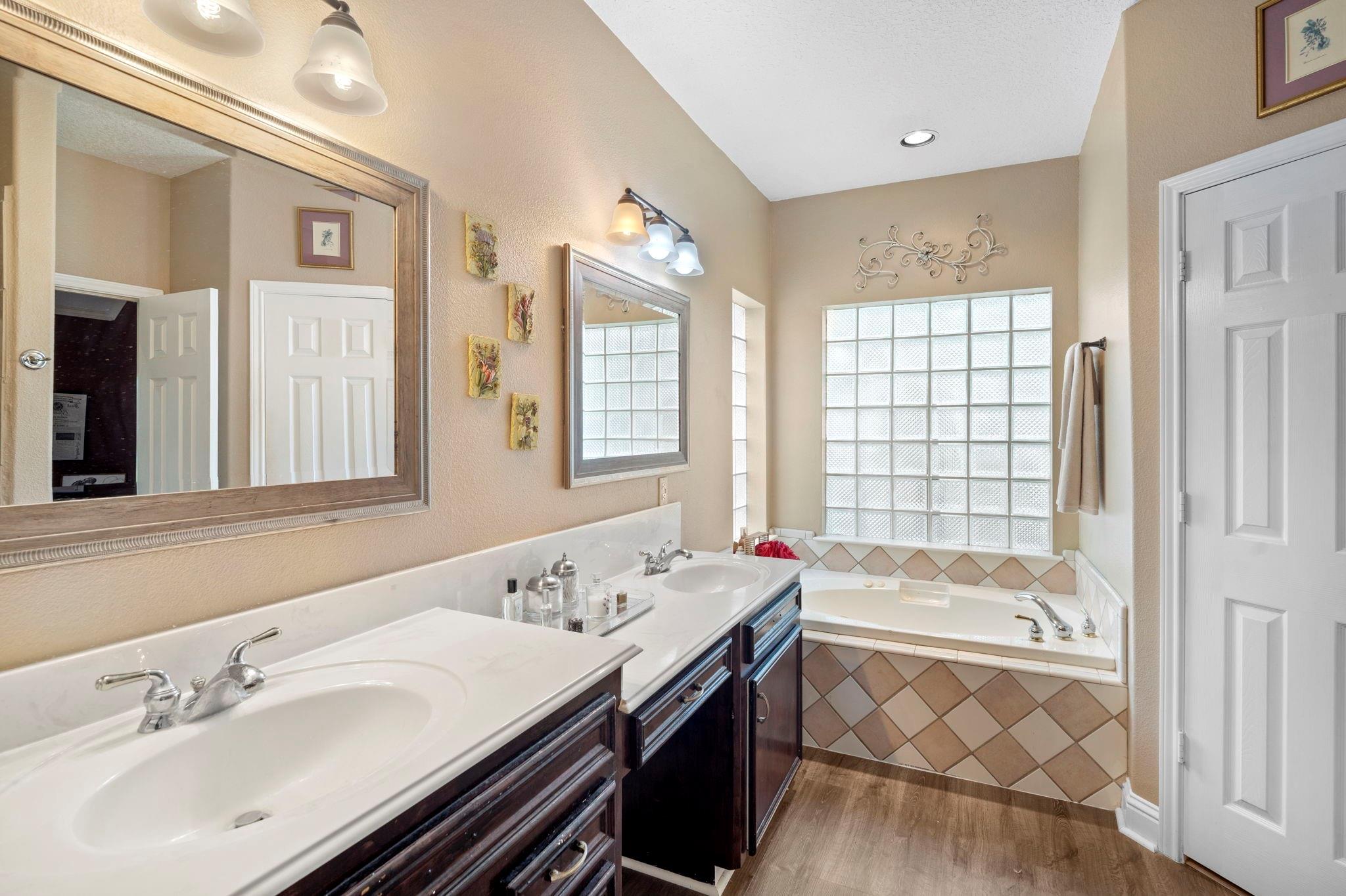 Needville, Texas, 77461, United States, 5 Bedrooms Bedrooms, ,3 BathroomsBathrooms,Residential,Forsale,1910025