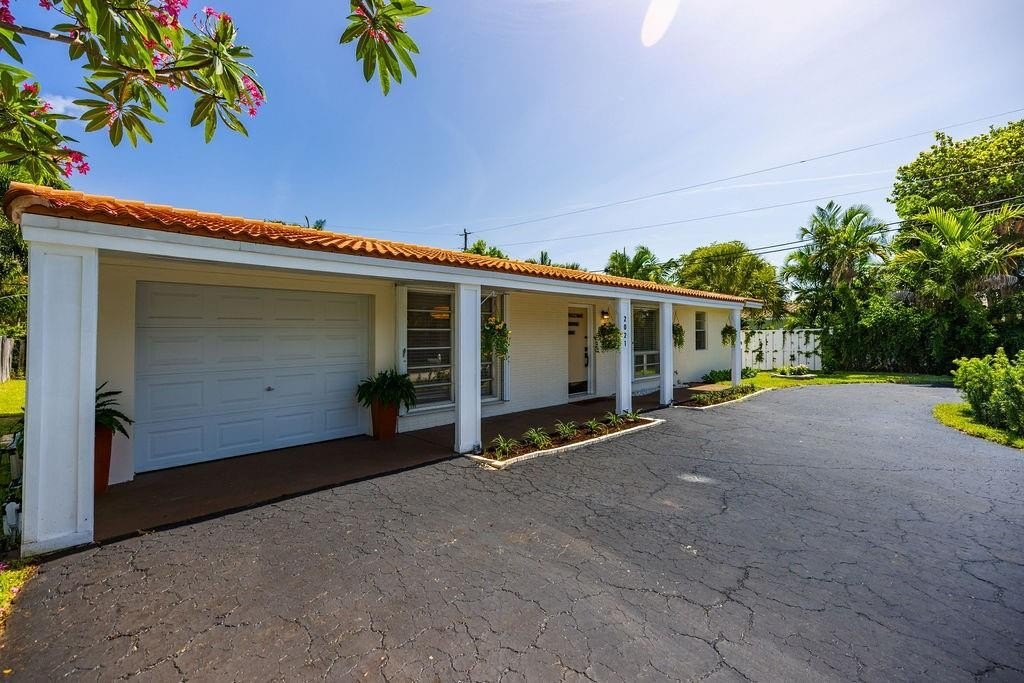 Lighthouse Point, Florida, 33064, United States, 2 Bedrooms Bedrooms, ,2 BathroomsBathrooms,Residential,Forsale,1884544